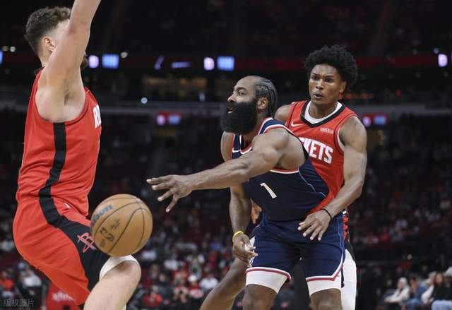 背身不接球被骂惨谁注意他手上的动作凯发K8登录快船最后离谱失误哈登(图2) 背身不接球被骂惨谁注意他手上的动作凯发K8登录快船最后离谱失误哈登(图2)